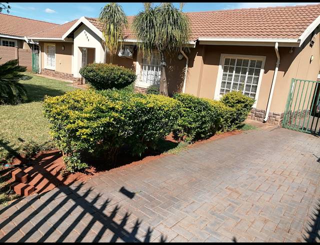 3 BEDROOM HOUSE FOR SALE IN GEELHOUTPARK